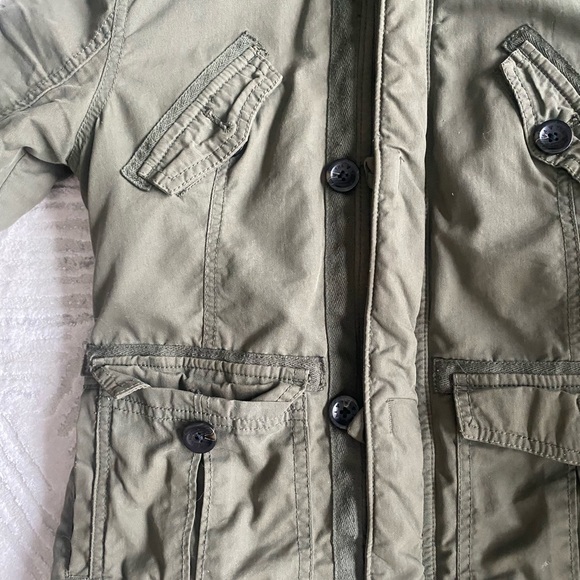 TNA/ Aritzia, army green puffer jacket. (Vintage, no longer made). - Picture 3 of 3